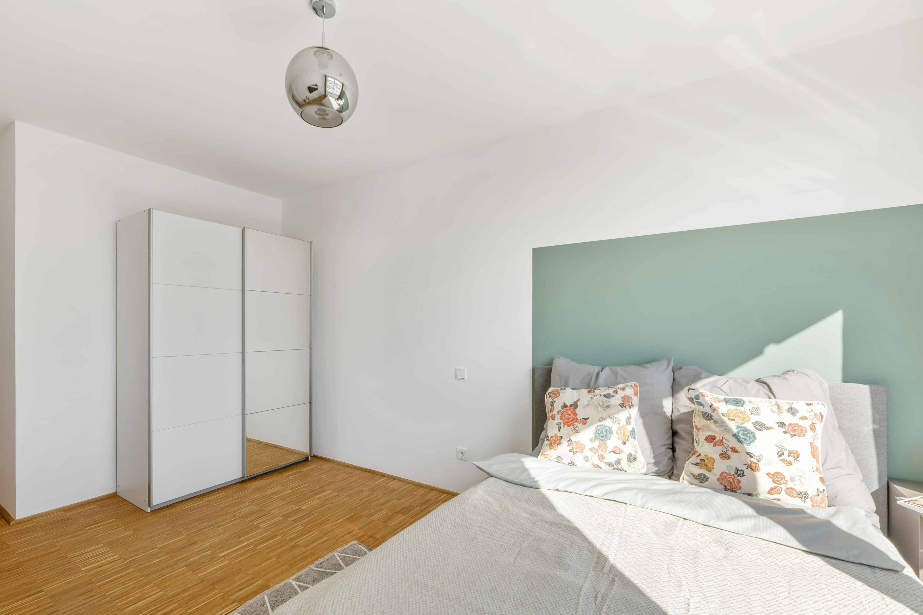 Amenities?w=400&h=260&fit=crop&q=40&auto=format&trim=auto