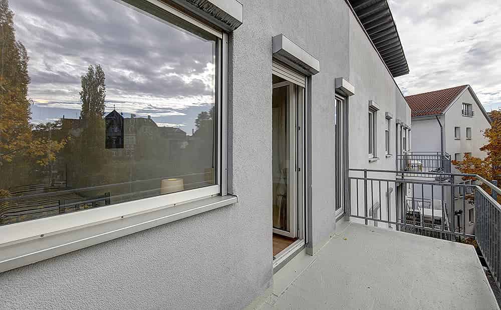 Exterior?w=400&h=260&fit=crop&q=40&auto=format&trim=auto