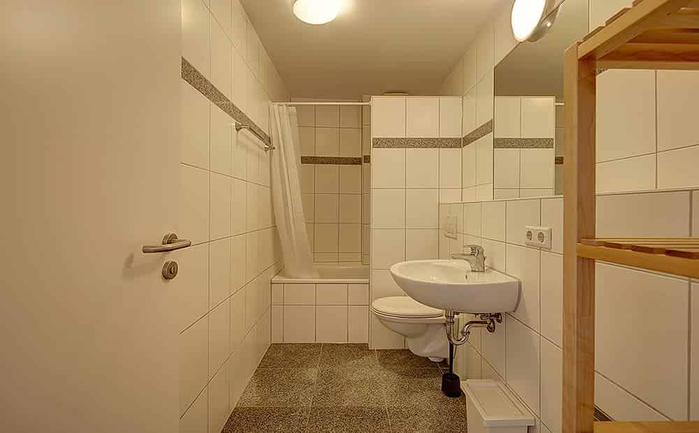 Exterior?w=400&h=260&fit=crop&q=40&auto=format&trim=auto