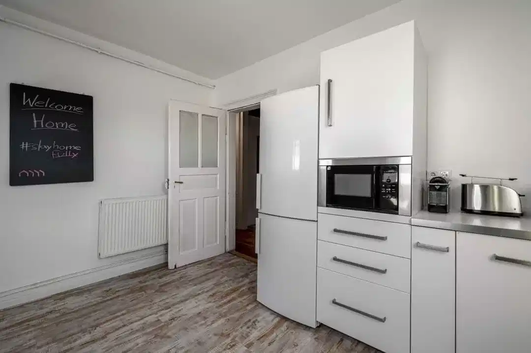 Common Area?w=400&h=260&fit=crop&q=40&auto=format&trim=auto