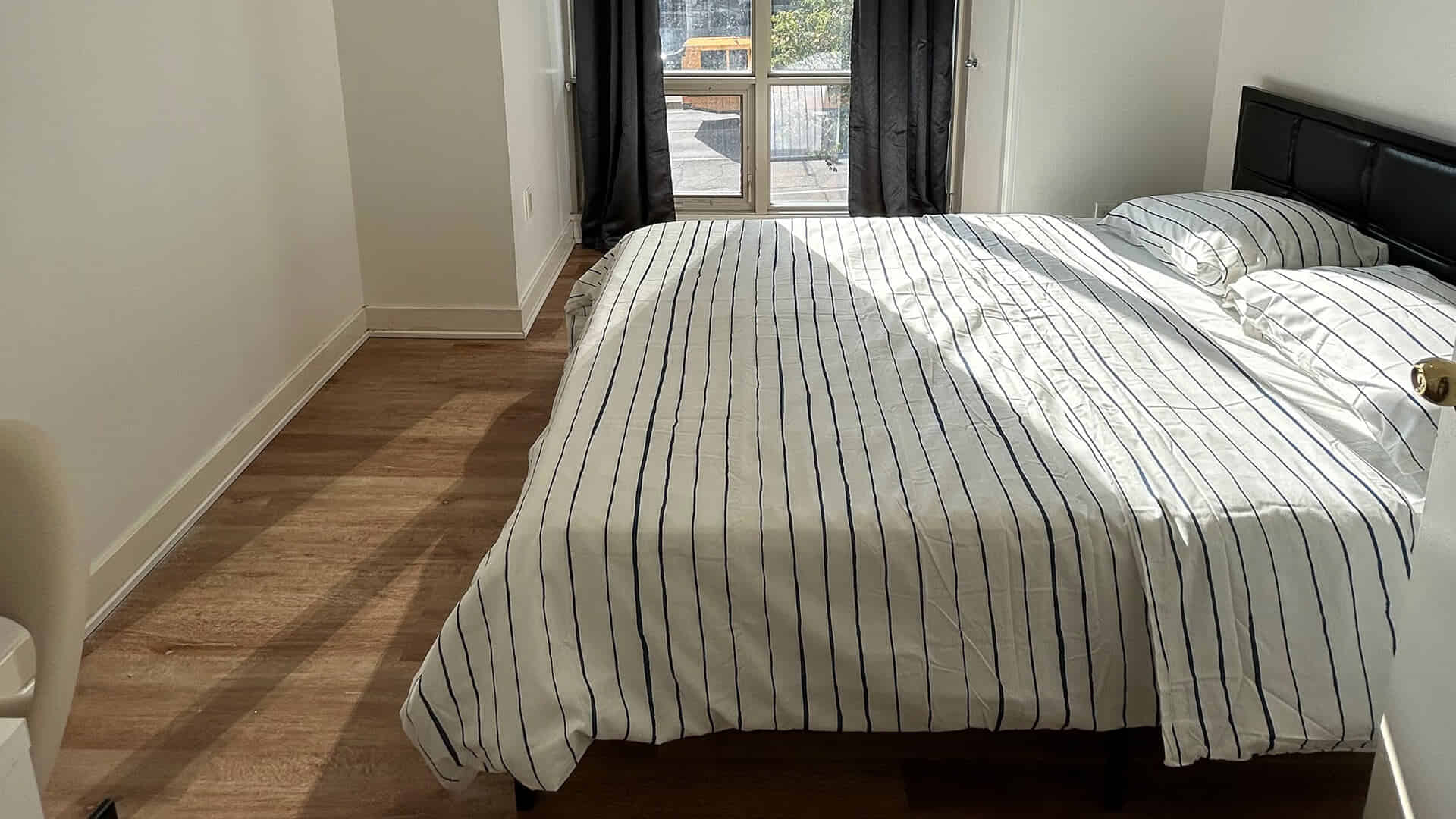 Amenities?w=400&h=260&fit=crop&q=40&auto=format&trim=auto