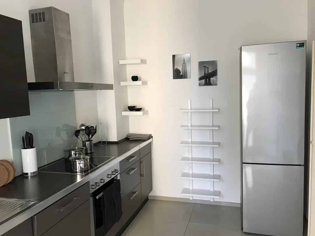 Common Area?w=400&h=260&fit=crop&q=40&auto=format&trim=auto