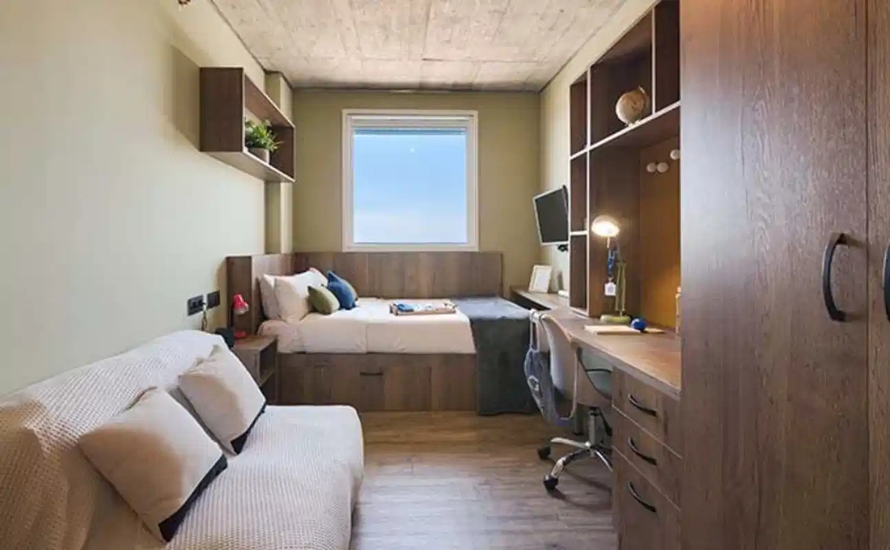 Common Area?w=400&h=260&fit=crop&q=40&auto=format&trim=auto