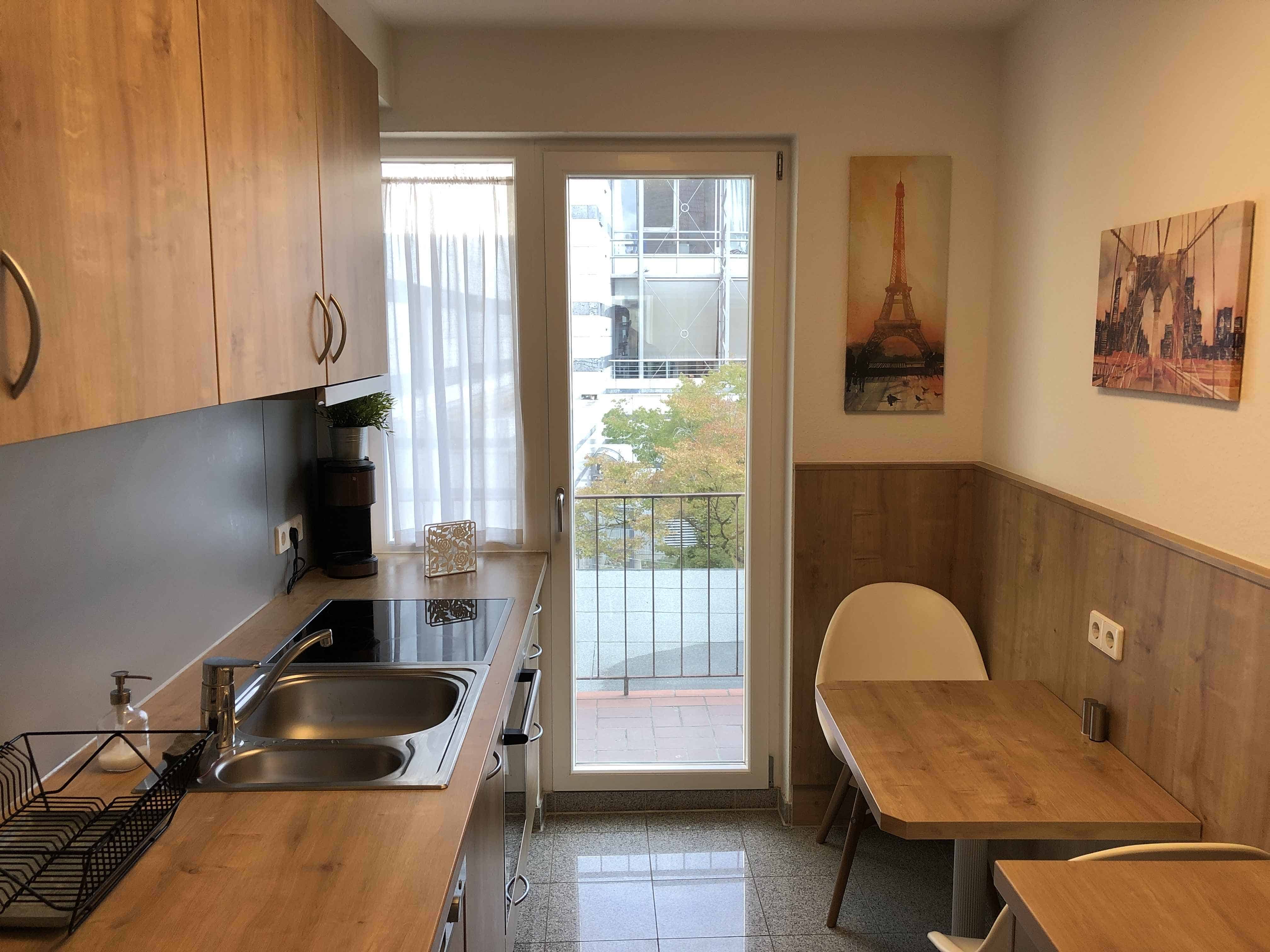 Common Area?w=400&h=260&fit=crop&q=40&auto=format&trim=auto