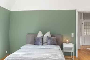 Exterior?w=400&h=260&fit=crop&q=40&auto=format&trim=auto