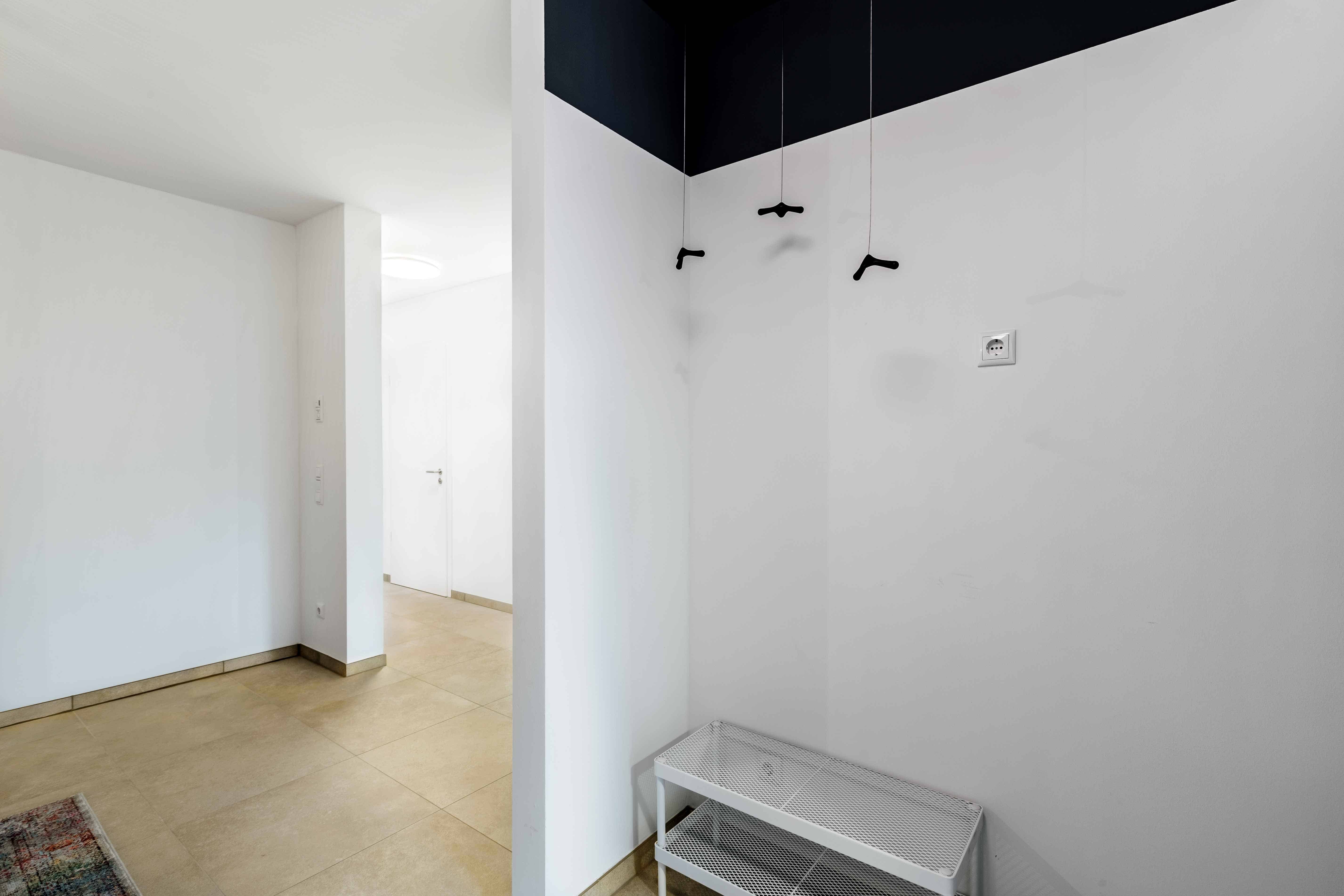 Bedroom?w=400&h=260&fit=crop&q=40&auto=format&trim=auto