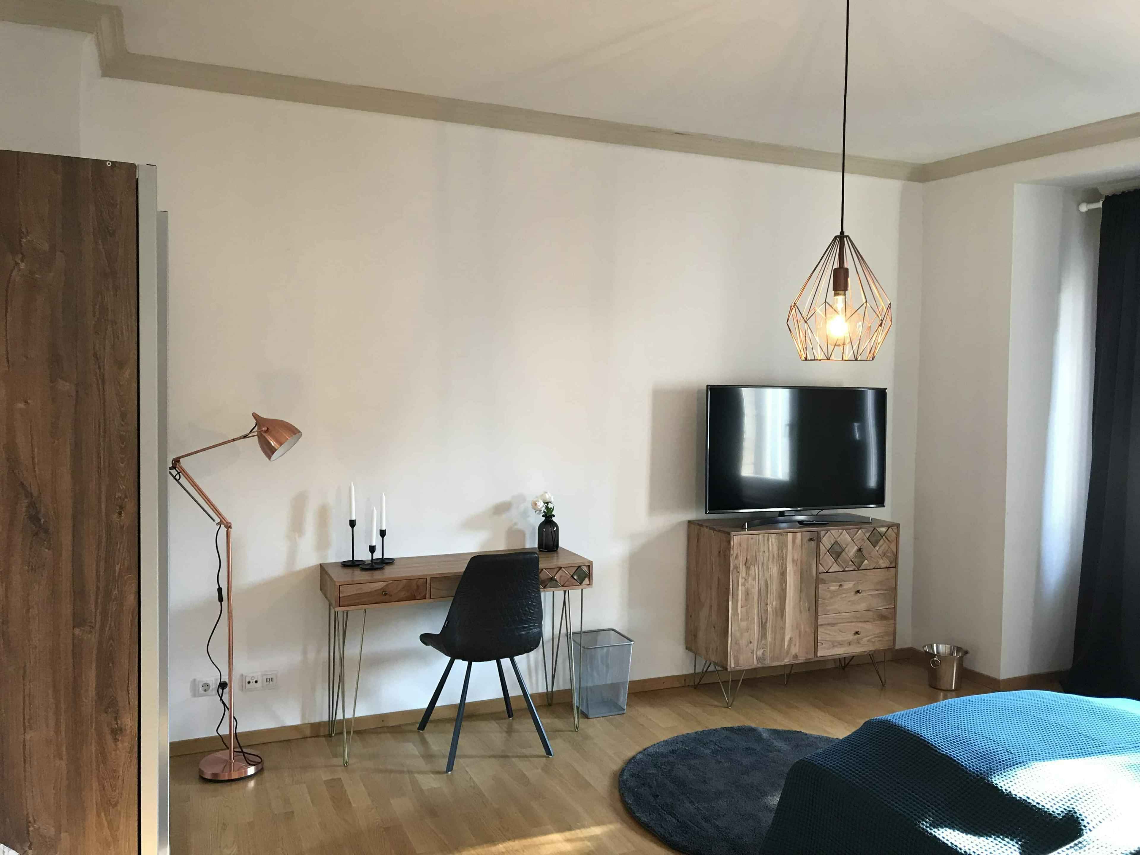 Common Area?w=400&h=260&fit=crop&q=40&auto=format&trim=auto