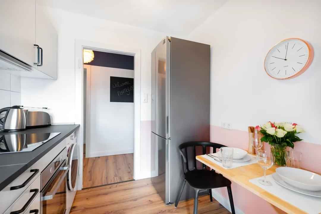 Exterior?w=400&h=260&fit=crop&q=40&auto=format&trim=auto