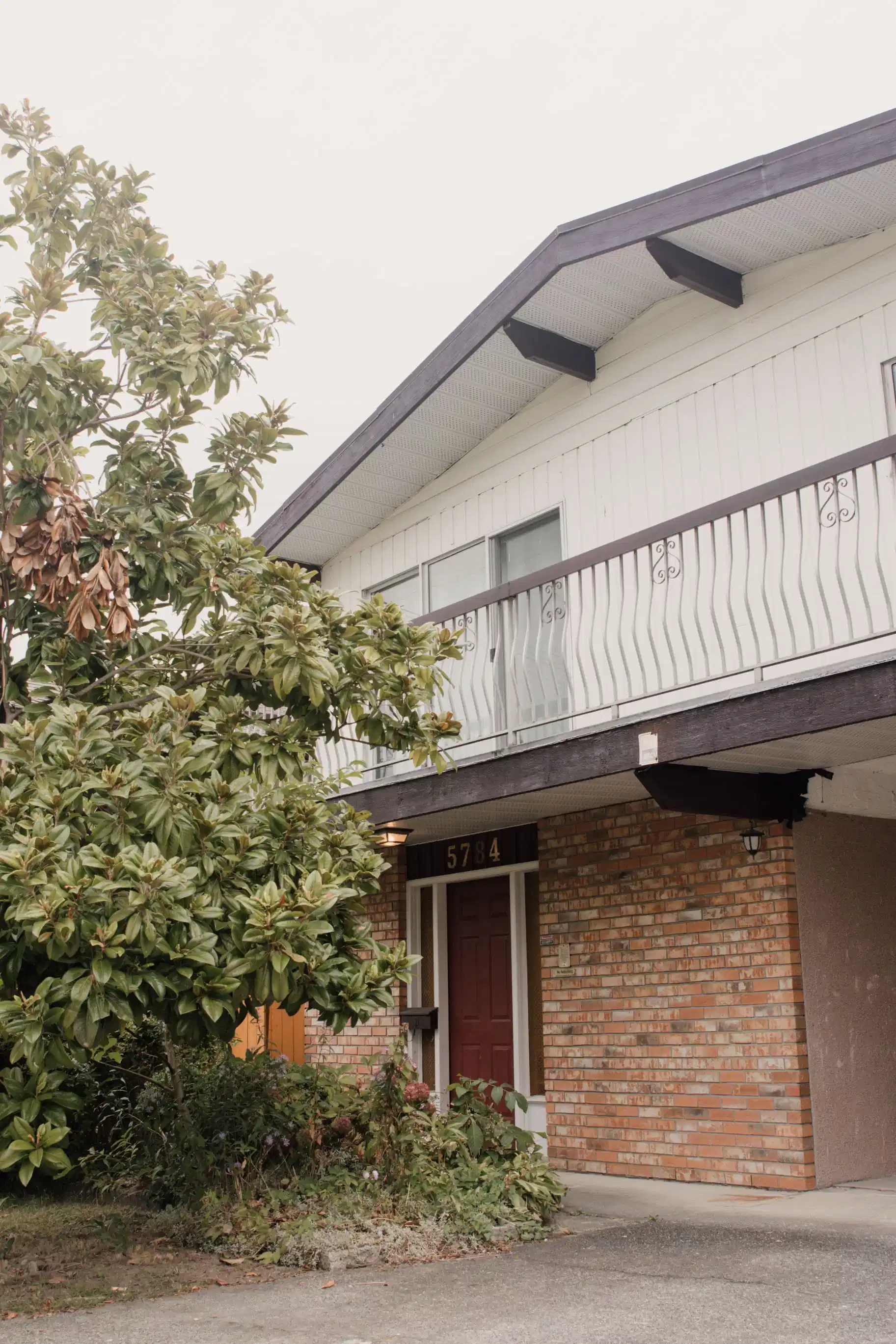 5784 Elsom Avenue, Burnaby - Burnaby, British Columbia, Canada - Exterior