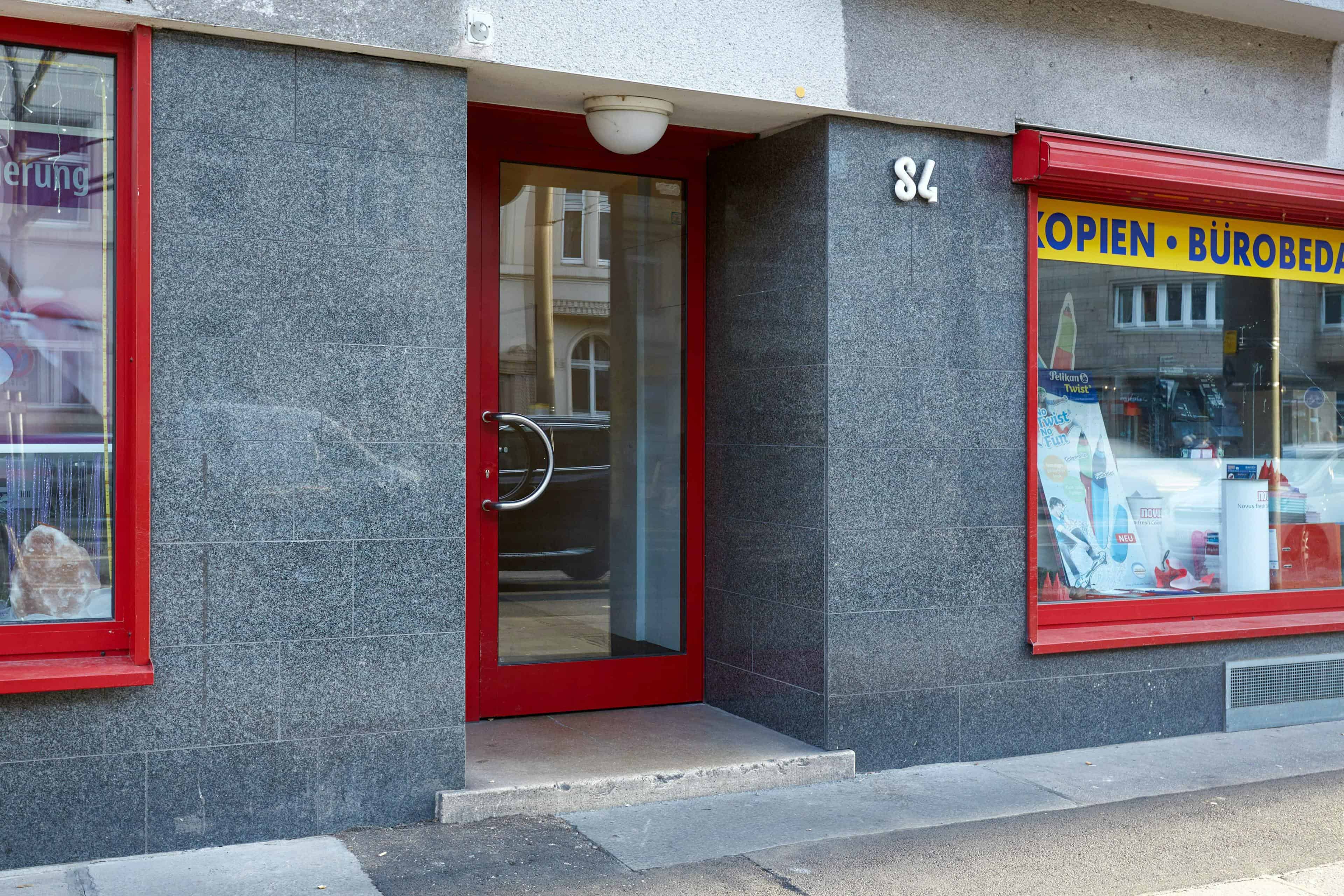 Exterior?w=400&h=260&fit=crop&q=40&auto=format&trim=auto