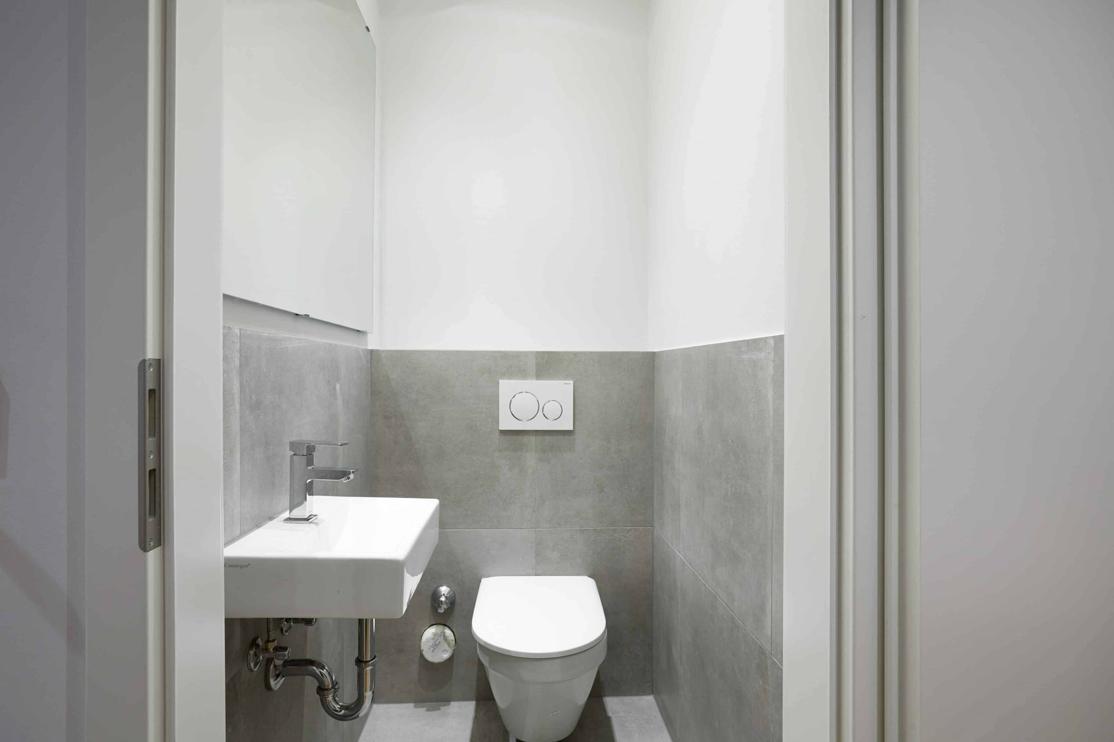 Exterior?w=400&h=260&fit=crop&q=40&auto=format&trim=auto