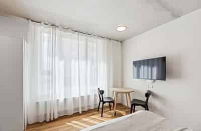 Bedroom?w=400&h=260&fit=crop&q=40&auto=format&trim=auto