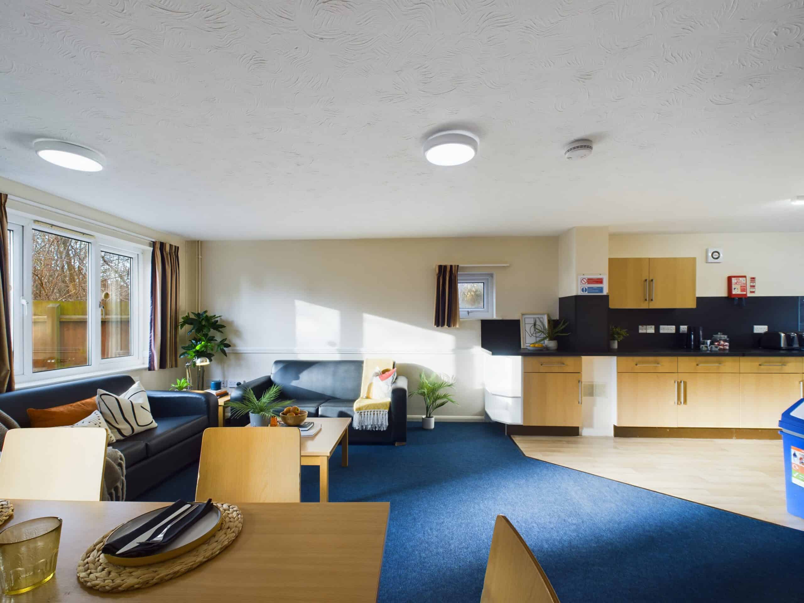 Room in a 6 Bedroom Apartment, Sage Rd, Leicester LE2 7ES - Leicester, England, United Kingdom - Bedroom 1 - Amenities