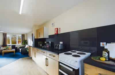 Room in a 6 Bedroom Apartment, Sage Rd, Leicester LE2 7ES - Leicester, England, United Kingdom - Bedroom 1 - Kitchen