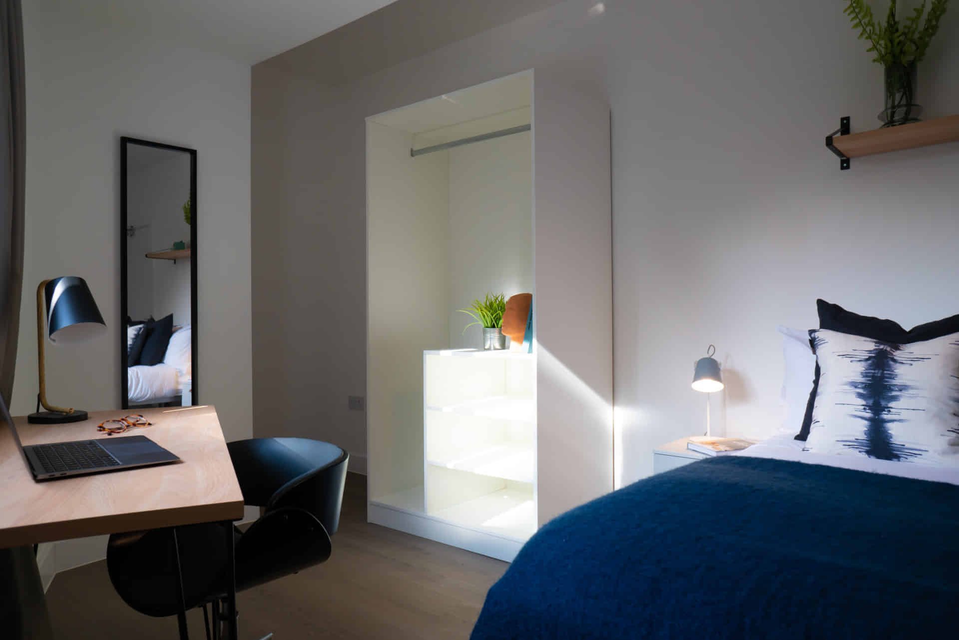 Room in a 5 Bedroom Apartment, 386 Moss Ln E, Manchester M14 4PX - Manchester, England, United Kingdom - Bedroom 3 - Bedroom