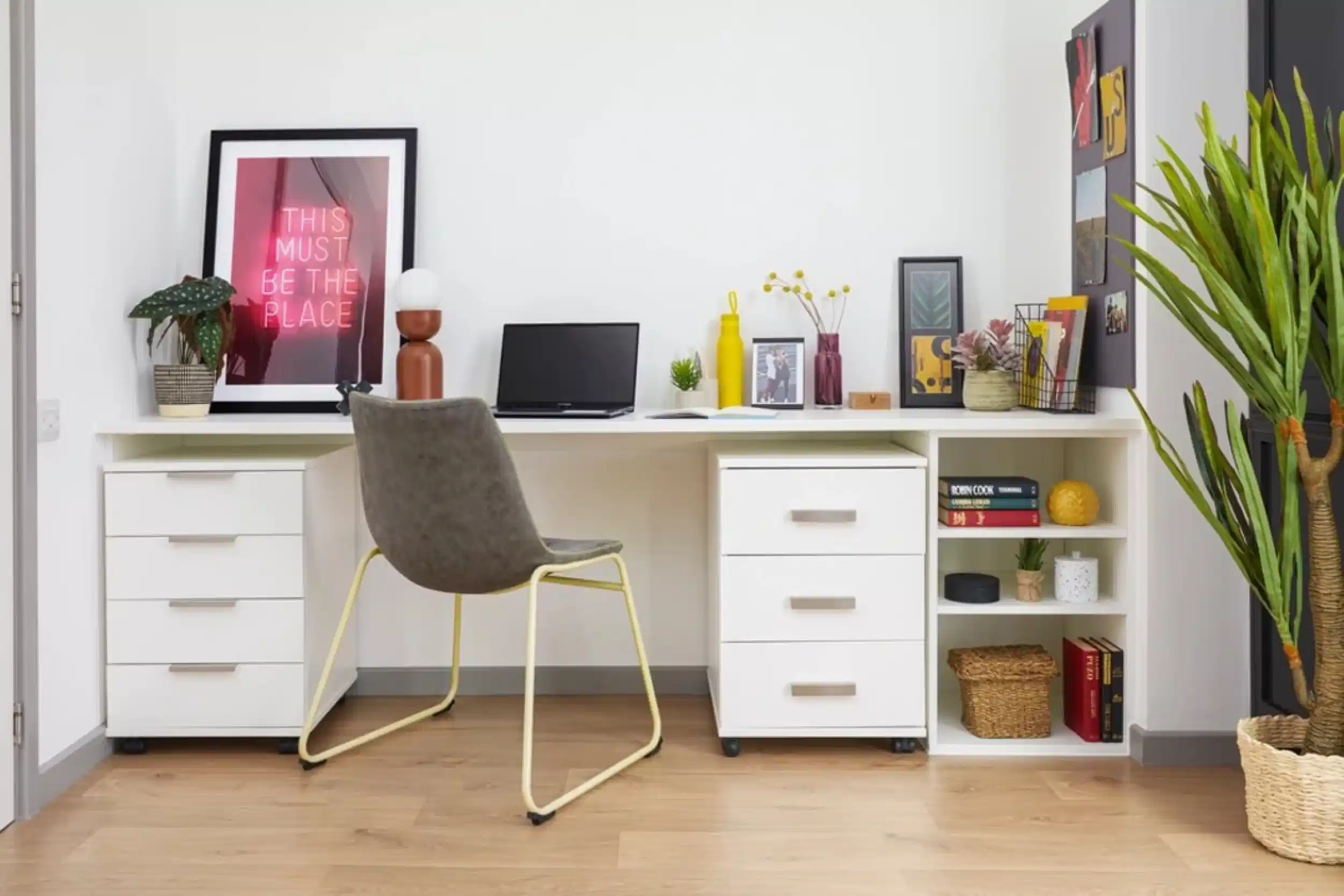 Amenities?w=400&h=260&fit=crop&q=40&auto=format&trim=auto