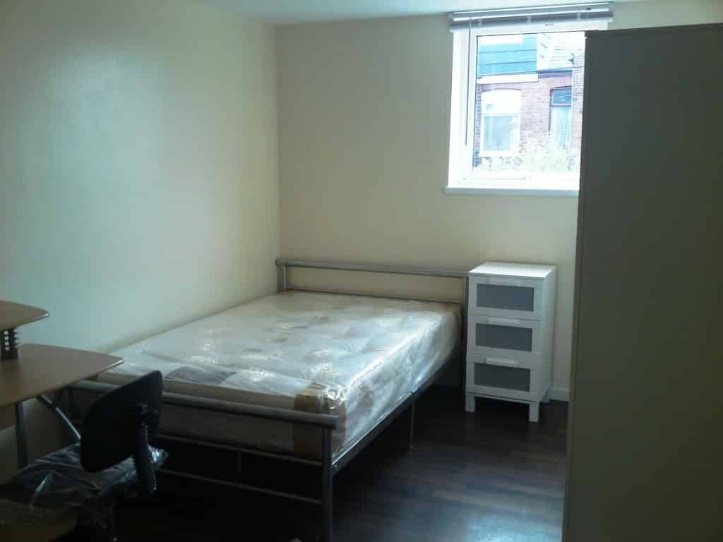 Room in a 9 Bedroom Apartment, 277 Great Western St, Manchester, M14 4DR - Manchester, England, United Kingdom - Bedroom 2 - Bedroom