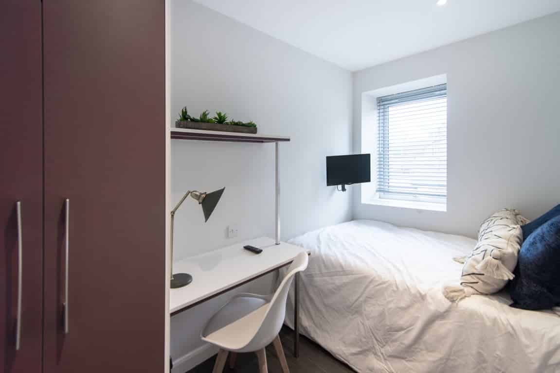 4 Bedroom 1 Bathroom Apartment  - Bedroom?w=400&h=260&fit=crop&q=40&auto=format&trim=auto