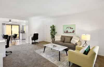 Amenities?w=400&h=260&fit=crop&q=40&auto=format&trim=auto