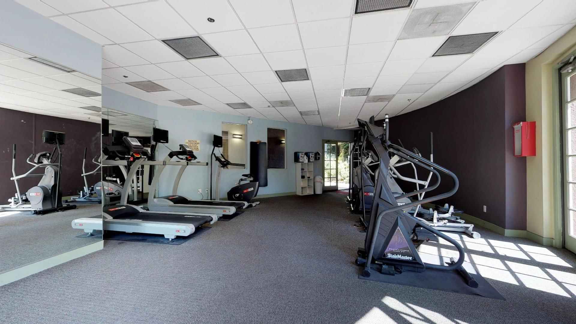 620 N Hollywood Way, Los Angeles - Los Angeles, California, United States - Amenities