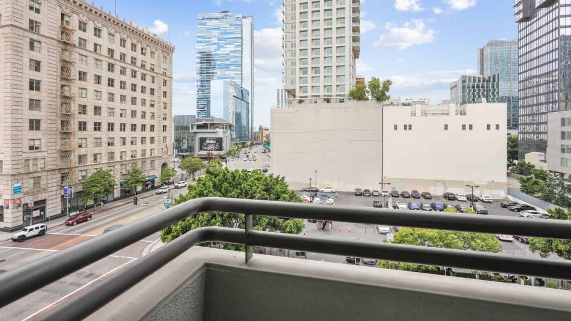 950 S Flower St, Los Angeles 5