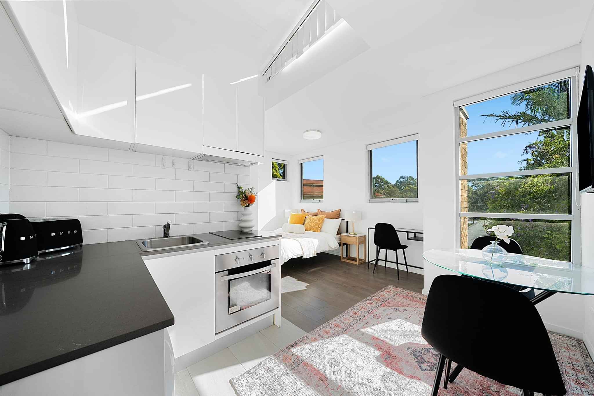 Room 1 - Bedroom?w=400&h=260&fit=crop&q=40&auto=format&trim=auto