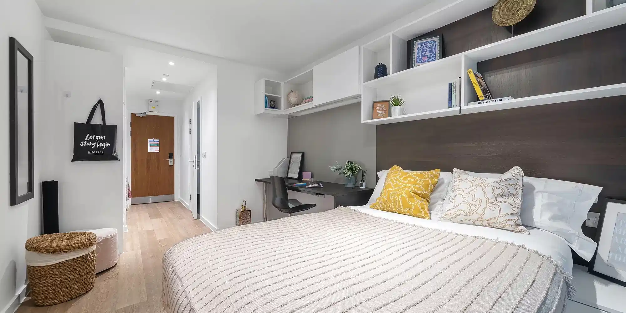 Silver Studio Mid Level Extra Large Courtyard View