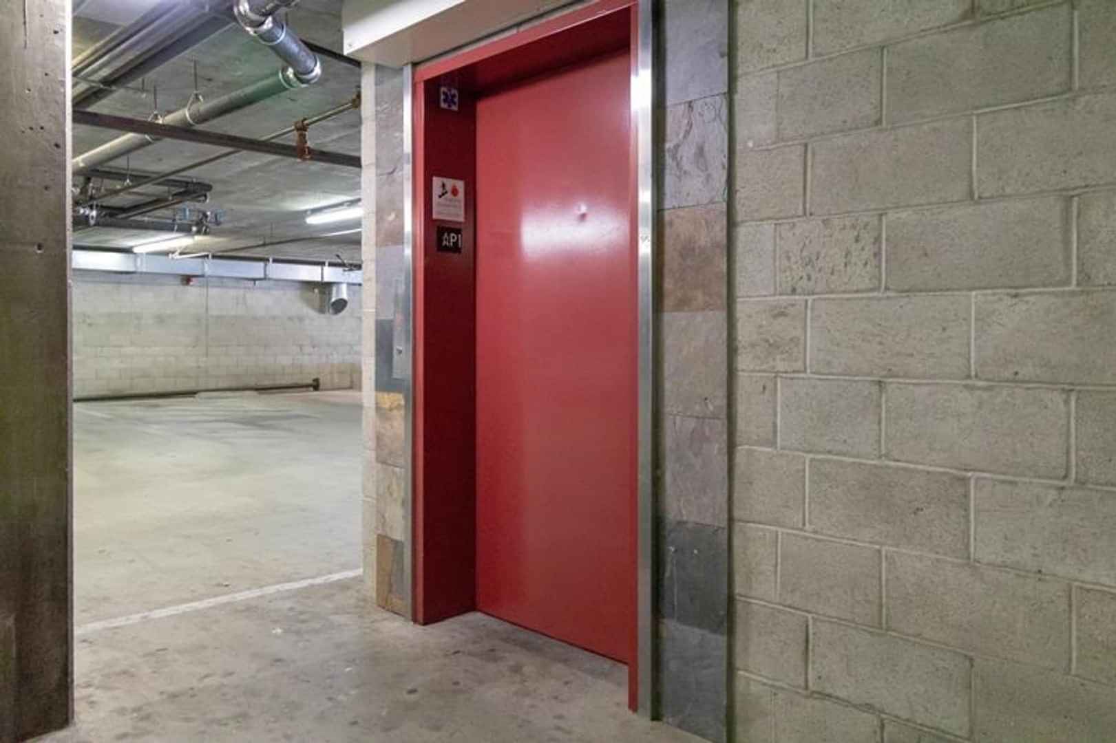 1241 West 37th Place, Los Angeles - Los Angeles, California, United States - Common Area