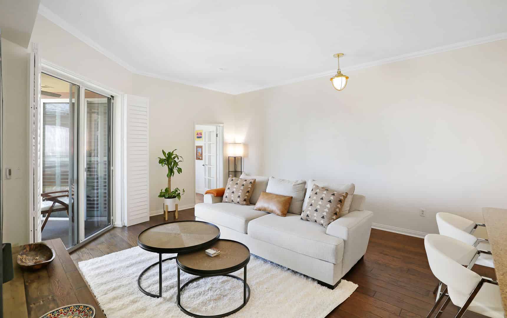 Exterior?w=400&h=260&fit=crop&q=40&auto=format&trim=auto