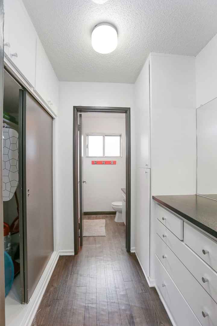 Exterior?w=400&h=260&fit=crop&q=40&auto=format&trim=auto