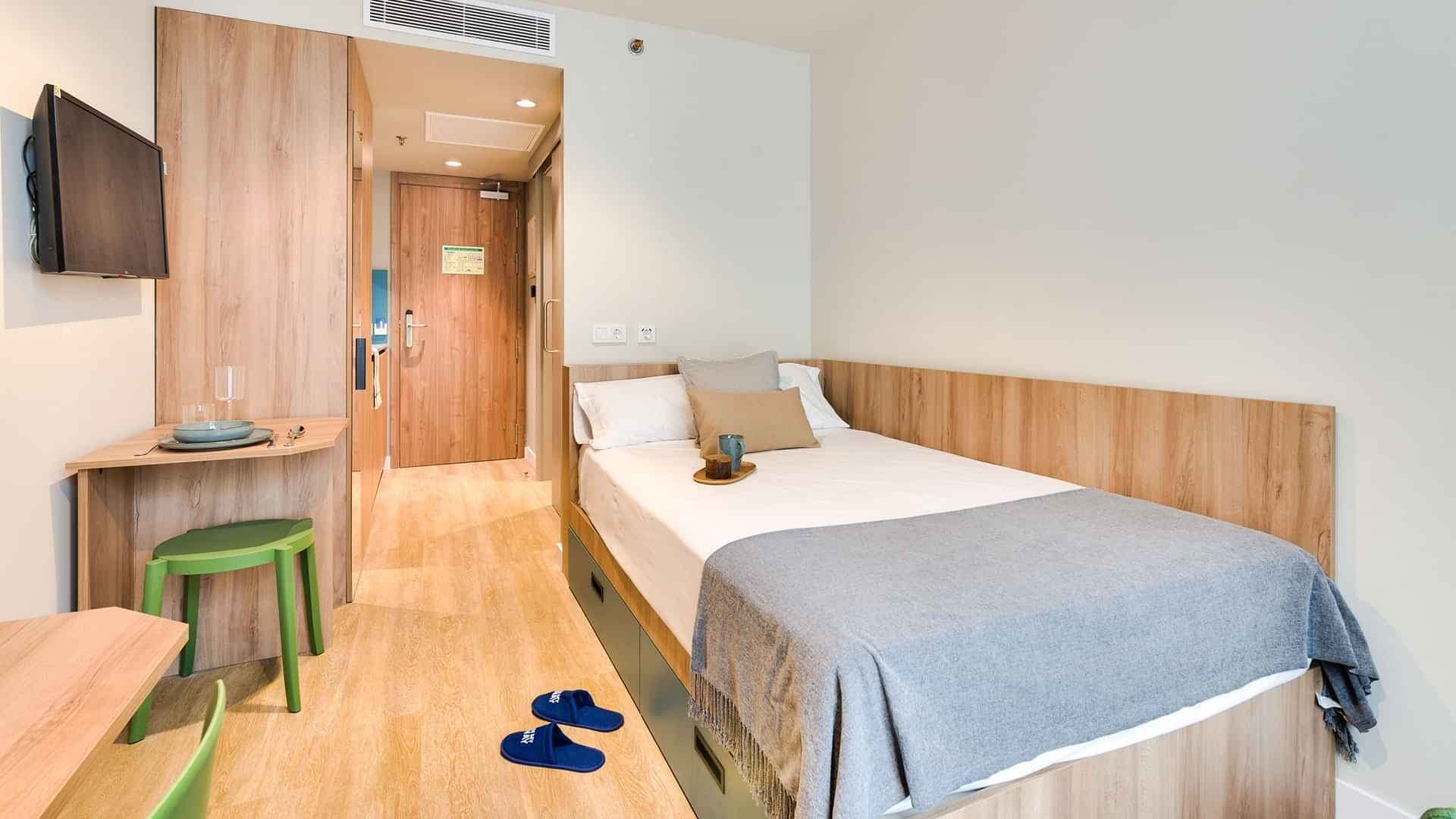 Amenities?w=400&h=260&fit=crop&q=40&auto=format&trim=auto