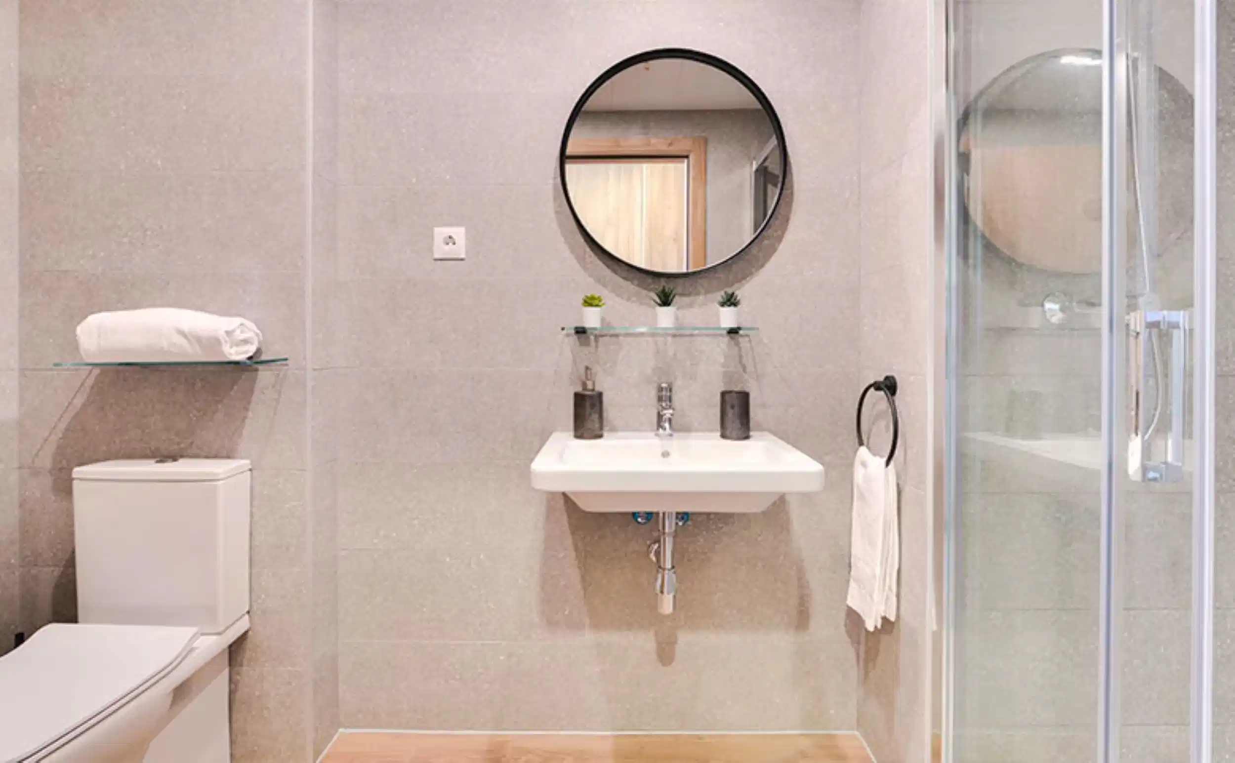 Exterior?w=400&h=260&fit=crop&q=40&auto=format&trim=auto