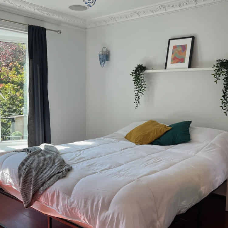 Amenities?w=400&h=260&fit=crop&q=40&auto=format&trim=auto